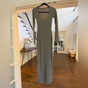 SKIMS Size S – New Without Tags (Never Worn)